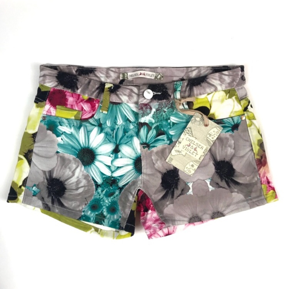 NWT Chelsea & Violet Floral Print Shorts Size 26